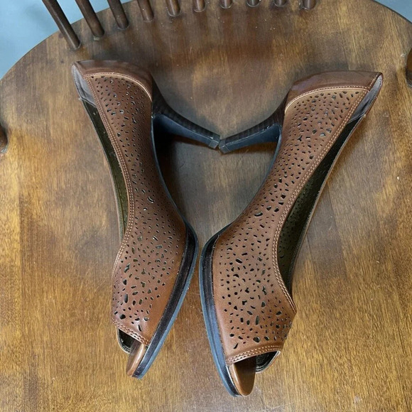 Kelly & Katie Brown Heels Modern Pumps Faux Brown Leather Sz 8 - Picture 6 of 10